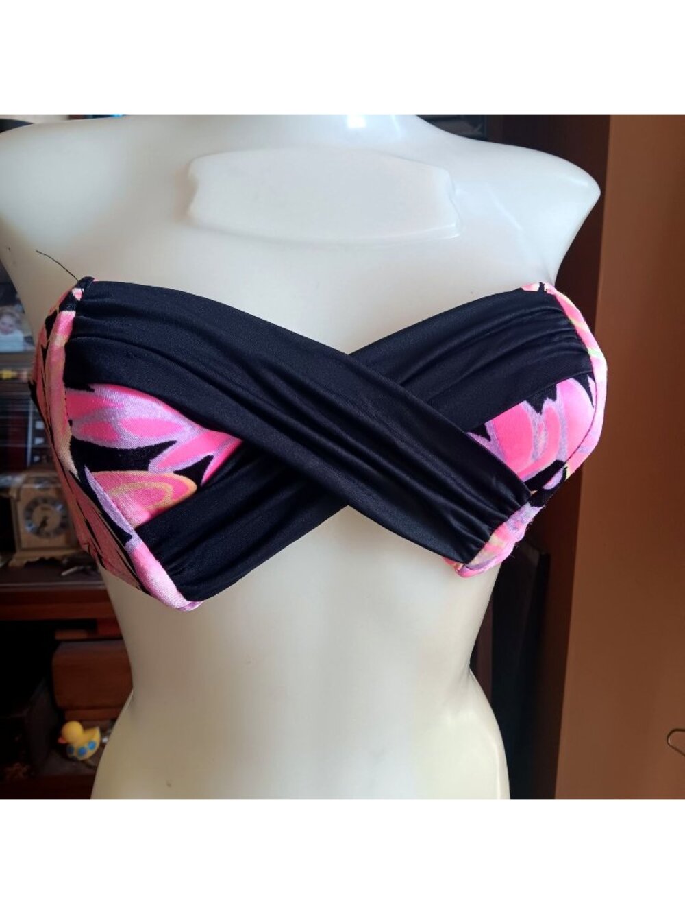 True Vintage Bandeau Bikini Top Size 9-10 Medium Womens Pink Black Floral Print